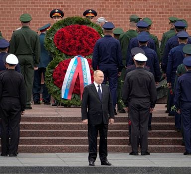 Russian President Vladimir Putin attends a wreath-laying ceremony, which marks the anniversary of the beginning of the Great Patriotic War against Nazi Germany in 1941, at the Tomb of the Unknown Soldier by the Kremlin wall in Moscow, Russia June 22, 2022. Alexander Zemlianichenko/Pool via REUTERS