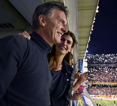 Mauricio Macri e sua mulher, Juliana Awada, assistem ao jogo do Boca Juniors e Tigre