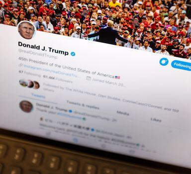 A conta do Twitter do presidente americano Donald Trump. Sua próxima postagem e de outros políticos pode vir com um aviso de advertência para usuários da rede social a partir do dia 27 de junho de 2019.