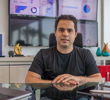 Edisio Pereira começou a empreender aos 16 anos e virou CEO de um banco digital mesmo sem um diploma.