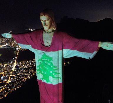 Homenagem no Cristo Redentor em memória das vítimas das explosões no Líbano