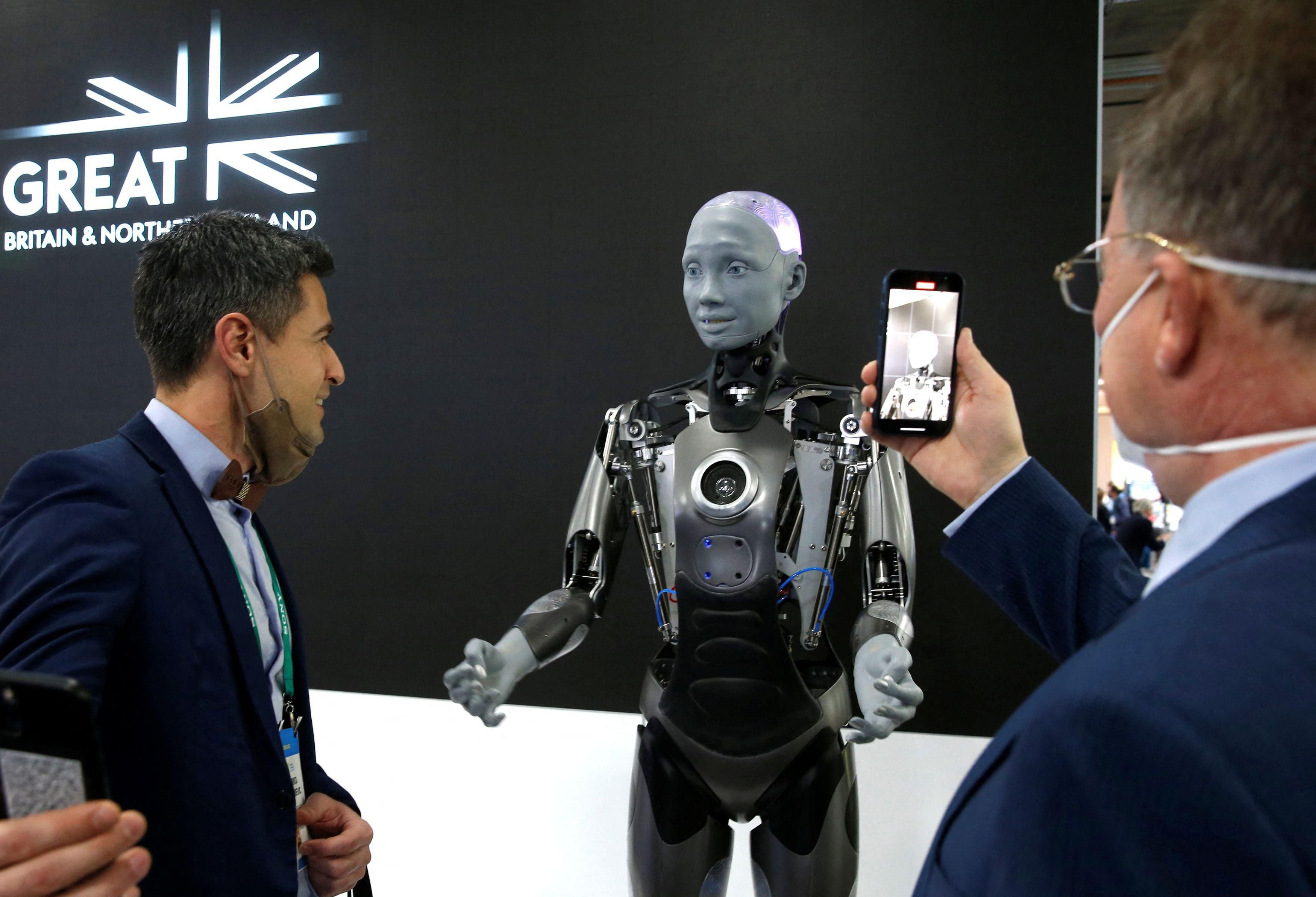 Primeiro robô humanoide a trabalhar é segurança de fábricas nos