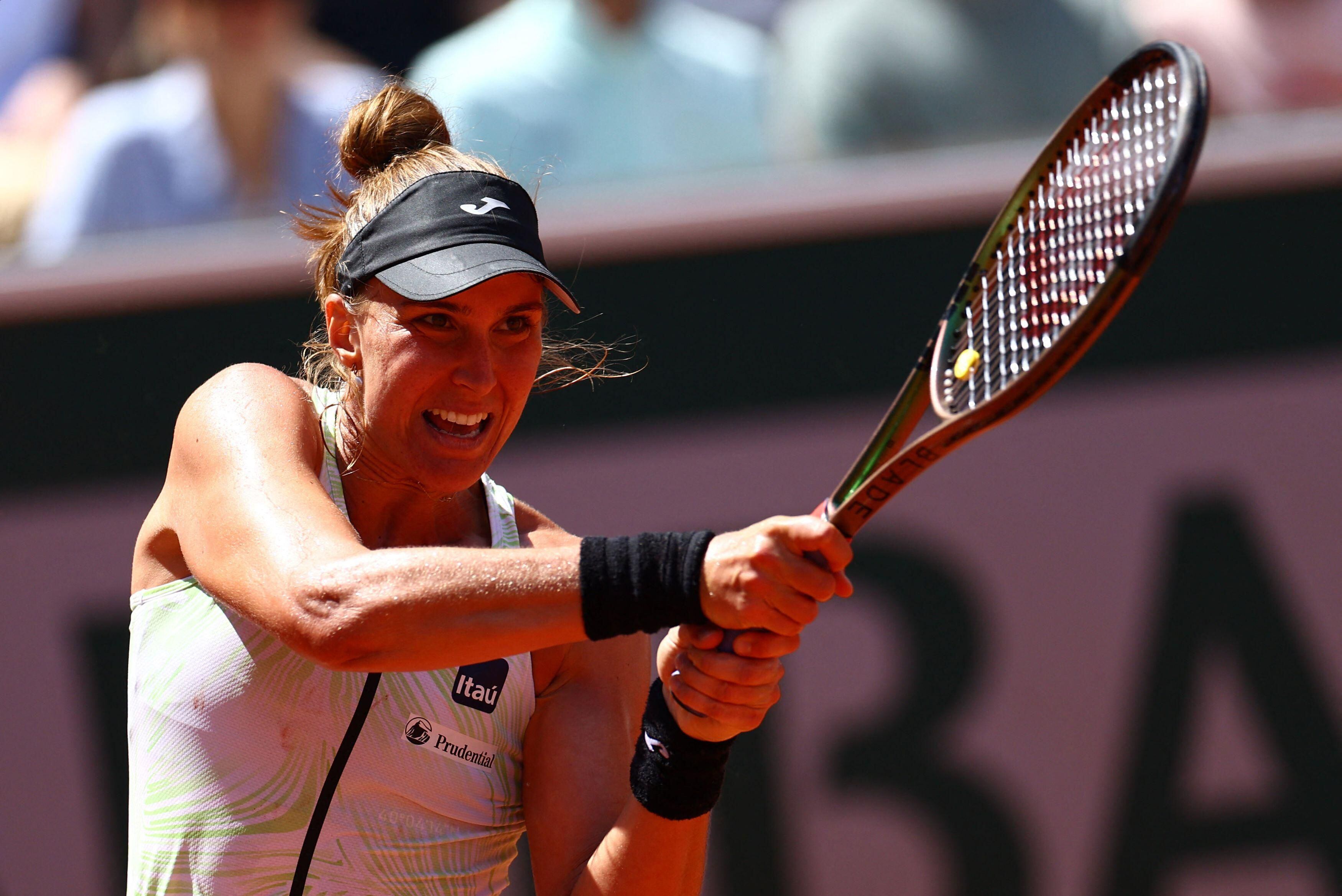 Bia Haddad vence espanhola, vai às quartas de final de Roland Garros e  quebra marca de 55 anos