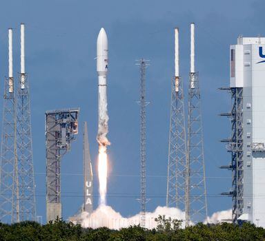An Atlas 5 rocket with the Amazon's Project Kuiper Protoflight spacecraft lifts off from Space Launch Complex-41 at Cape Canaveral Space Force Station in Cape Canaveral, Fla., Friday, Oct. 6, 2023.(AP Photo/Terry Renna)