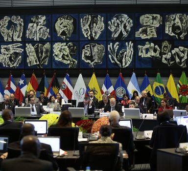 Os chanceleres dos países integrantes da Celac reunidos em Quito