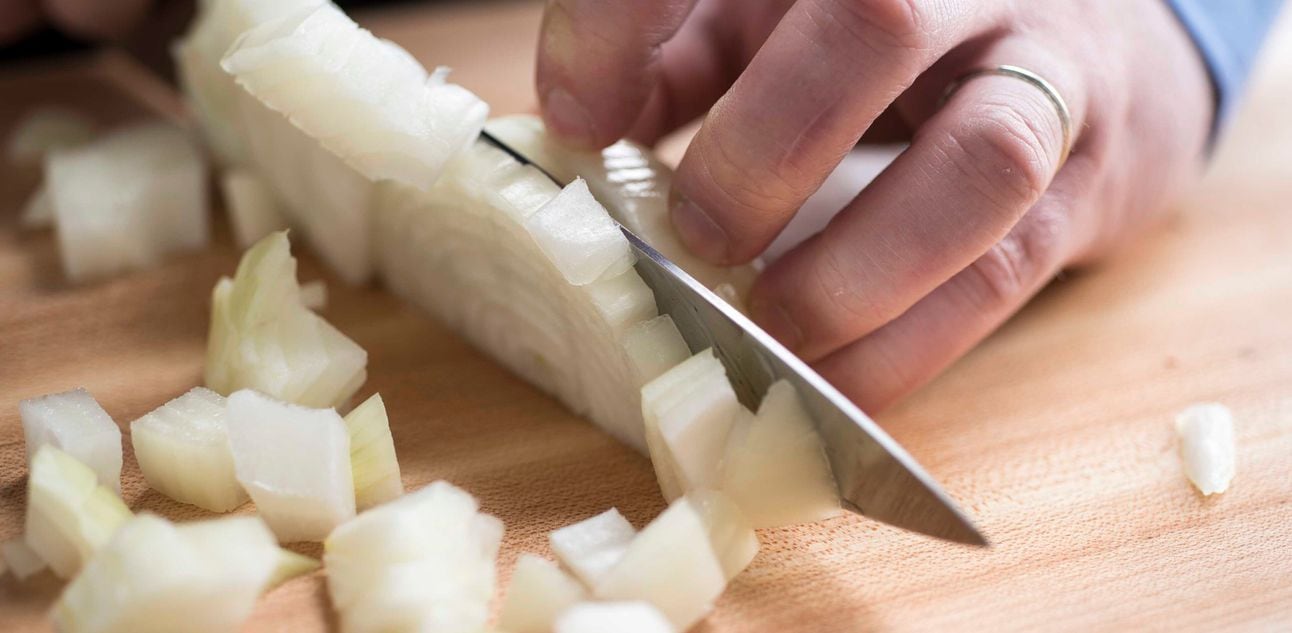 Como cortar cebola sem ela demontar. Foto: Karsten Moran/NYT