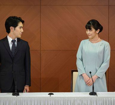 A ex-princesa Mako, do Japão, e seu marido Kei Komuro se casaram nesta terça-feira, 26.