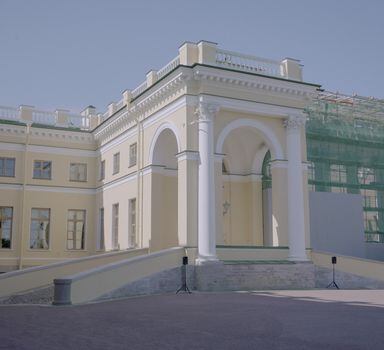 A casa final do último czar da Rússia foi devolvida à sua glória do início do século 20, antes que a Segunda Guerra Mundial e a remodelação soviética levassem à sua deterioração, e fosse aberta ao público como um museu.