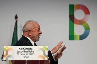 O presidente Luiz Inácio Lula da Silva durante entrevista, em Lisboa, após particupar da XIII Cimeira Luso-Brasileira