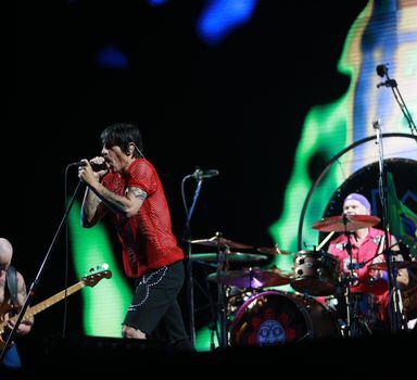 TQ SÃO PAULO 10.11.2023 CADERNO 2 Apresentação do grupo Red Hot Chili Peppers no dia 10 de novembro (sexta-feira), no Estádio Cícero Pompeu - Morumbi. Integrantes da banda: Anthony Kiedis, vocalista, Flea, baixista, Chad Smith, baterista e John Frusciante, guitarrista. FOTO TIAGO QUEIROZ / ESTADÃO  -TQ SÃO PAULO 10.11.2023 CADERNO 2 Apresentação do grupo Red Hot Chili Peppers no dia 10 de novembro (sexta-feira), no Estádio Cícero Pompeu - Morumbi. Integrantes da banda: Anthony Kiedis, vocalista, Flea, baixista, Chad Smith, baterista e John Frusciante, guitarrista. FOTO TIAGO QUEIROZ / ESTADÃO