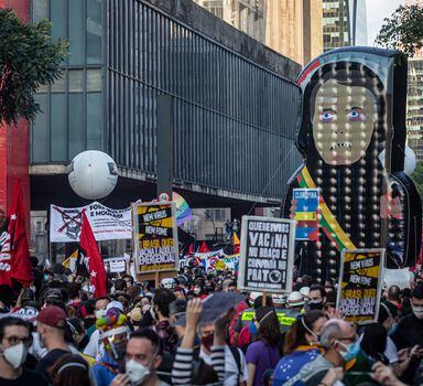 Manifestantes protestaram contra Jair Bolsonaro na avenida Paulista em 29 de maio