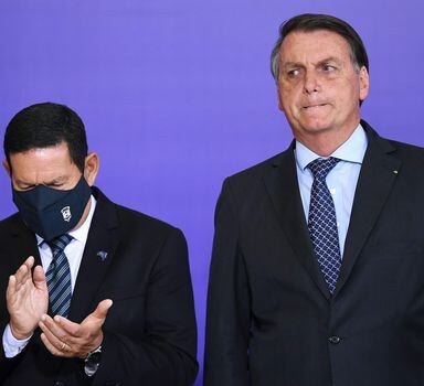 O vice-presidente Hamilton Mourão e o presidente Jair Bolsonaro durante evento no Palácio do Planato