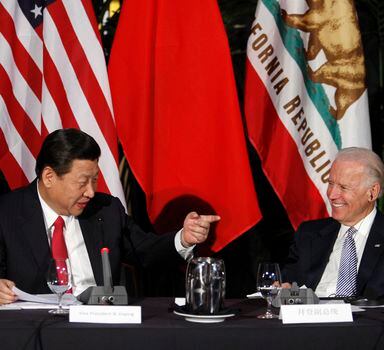 Os presidentes da China e dos Estados Unidos, Xi Jinping e Joe Biden, respectivamente.