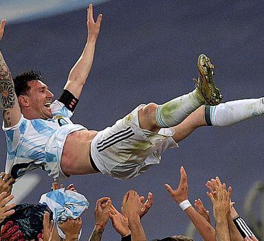 Craque da Copa América, Messi celebra 'tirar um peso das costas' com a Argentina.
