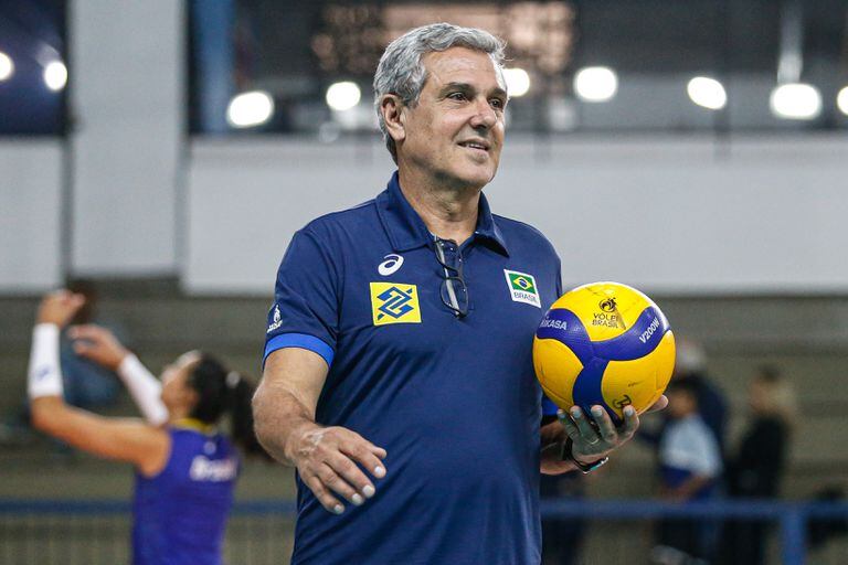 José Roberto Guimarães quer levar o Brasil ao primeiro título mundial