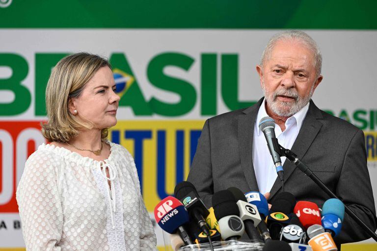 A presidente do PT, Gleisi Hoffman, disse que o presidente eleito Lula irá anunciar na sexta, 9, os primeiros ministros de seu governo.