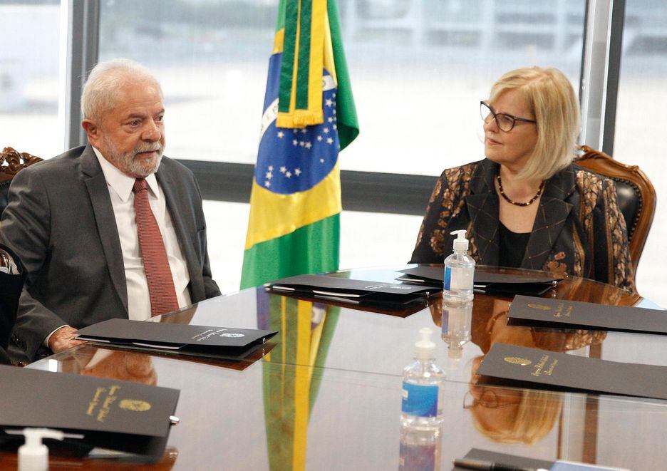 Lula e a presidente do STF, Rosa Weber, durante audiência do presidente eleito com ministros da Corte logo após o segundo turno das eleições de 2022.