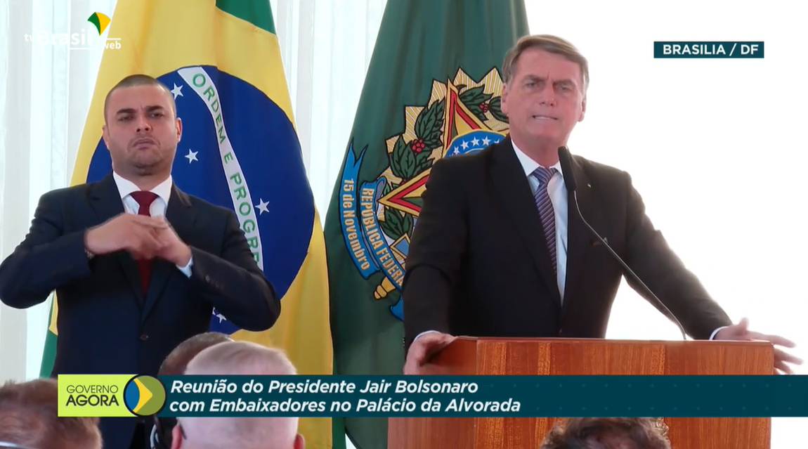 Bolsonaro usa encontro com embaixadores para atacar TSE, STF e urnas sem provas