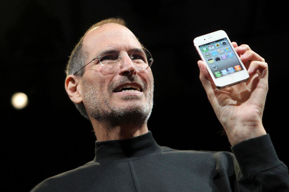 iPhone 4 foi o último iPhone a ser revelado por Steve Jobs, que morreu no ano seguinte
