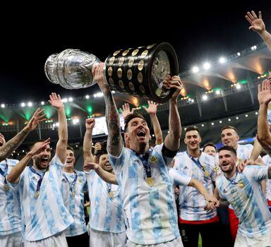 Soccer Football - Copa America  2021 - Final - Brazil v Argentina - Estadio Maracana, Rio de Janeiro, Brazil - July 10, 2021 Argentina's Lionel Messi and teammates celebrate winning the Copa America with the trophy REUTERS/Amanda Perobelli/File Photo     TPX IMAGES OF THE DAY SEARCH "POY SPORTS" FOR THIS STORY. SEARCH "REUTERS POY" FOR ALL BEST OF 2021 PACKAGES