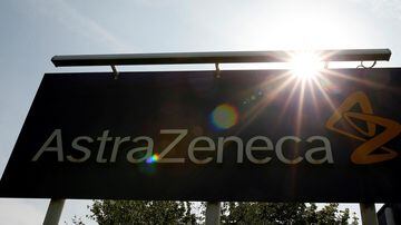 FILE PHOTO: A sign is seen at an AstraZeneca site in Macclesfield, central England May 19, 2014. REUTERS/Phil Noble/File Photo. Foto: Phil Noble/Reuters 