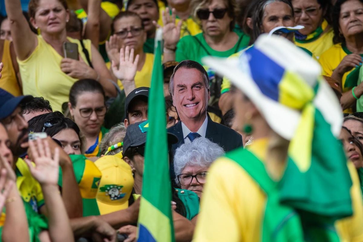 Apoiadores de Jair Bolsonaro se reuniram na Avenida Paulista neste domingo, 25, para ato convocado pelo ex-presidente