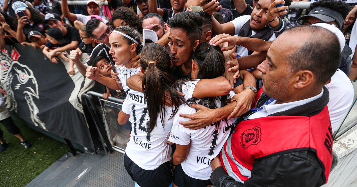 PAULISTA FEMININO: Corinthians atropela São Paulo e se torna tetracampeão