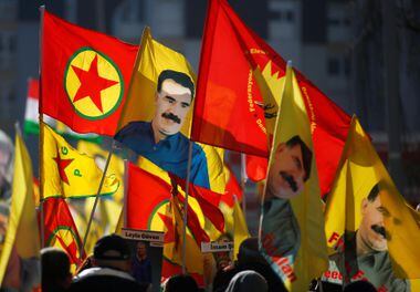 Manifestantes pró-Curdos protestam contra a prisão contra o líder  do PKK, Abdullah Ocalan, em Estrasburgo, na França, em fevereiro de 2019. Foto: Vincent Kessler/ REUTERS