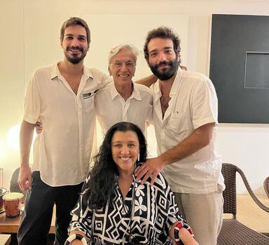 Bruno Fagundes confirma namoro com colega de elenco: 'Muito feliz' -  Famosos