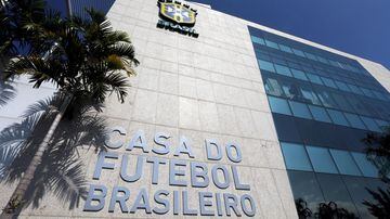 WJCONVOCA5 - RIO DE JANEIRO - RJ - 14/05/2018 - CONVOCAÇÃO SELEÇÃO BRASILEIRA/COPA DA RUSSIA 2018/TITE  - ESPORTES OE - Fachada da sede da CBF, onde acontece o anúncio de convocados para a Copa do Mundo, ganhou um novo letreiro. A inscrição "Casa do Futebol Brasileiro" foi colocada onde, até 2015, aparecia o nome pelo qual o prédio havia sido batizado: José Maria Marin. O letreiro com o nome do ex-presidente foi retirado em junho daquele ano, dias após ele ser preso na Suíça em operação ordenada pela Justiça americana.    FOTO: WILTON JUNIOR/ESTADÃO. Foto: Wilton Junior/ Estadão