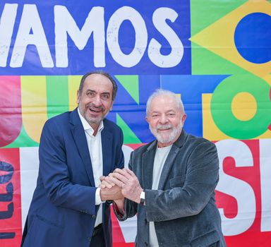 O ex-presidente Lula esteve nesta quinta-feira, 26, com o ex-prefeito de Belo Horizonte Alexandre Kalil, o deputado federal Reginaldo Lopes e o o presidente do PT-MG, Cristiano Silveira.