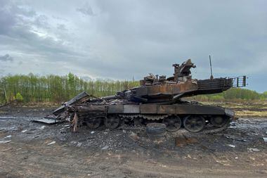 Tanque russo T-90M Proryv destruído por forças ucranianas em Kharkiv 