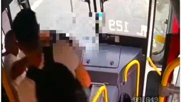 Um homem entrou em um ônibus em Santo André na manhã desta terça-feira, 16,. Foto: Reprodução/Suzantur