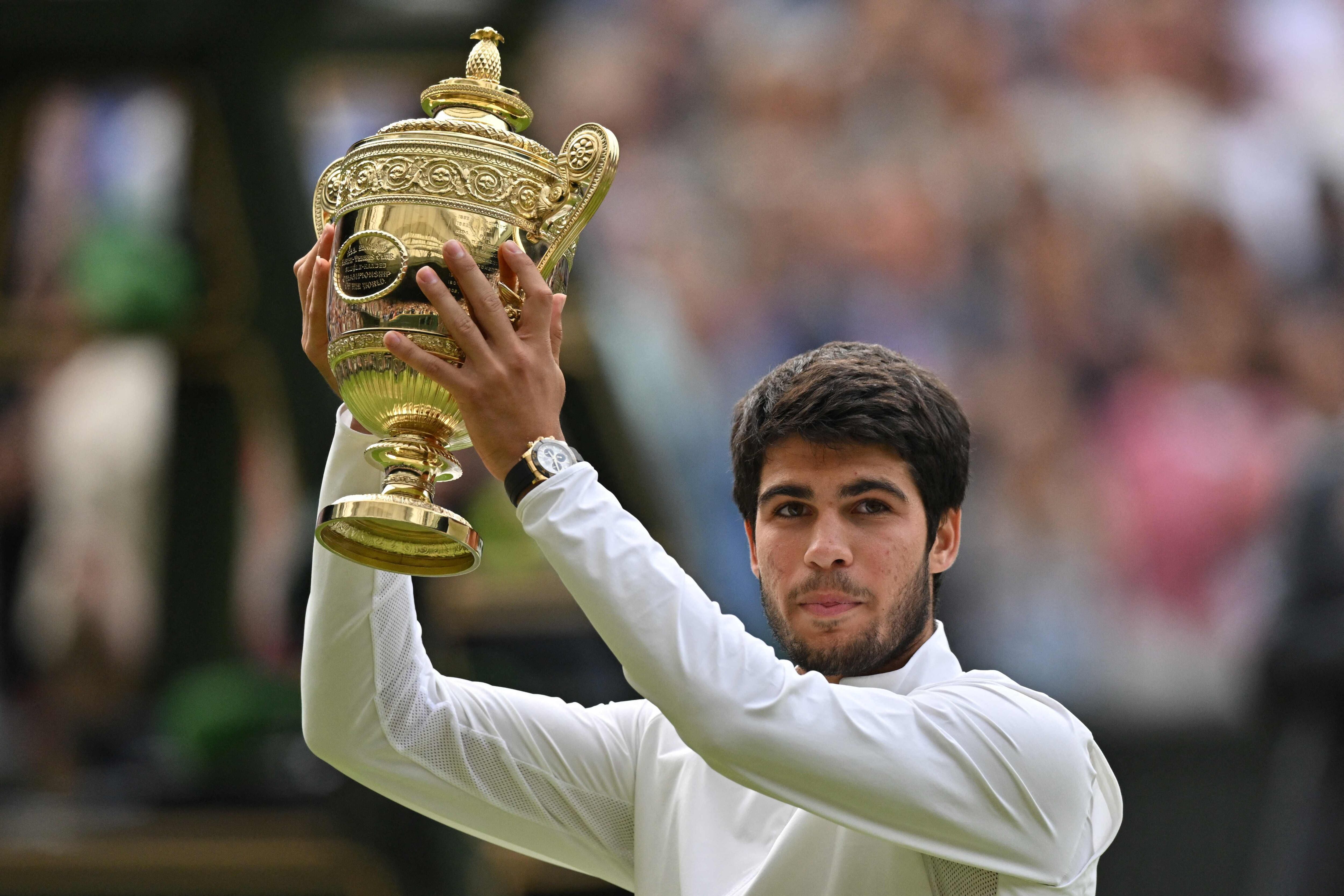 Djokovic bate Sinner e fará final de Wimbledon com Alcaraz, que supera  Medvedev na outra semi - Estadão