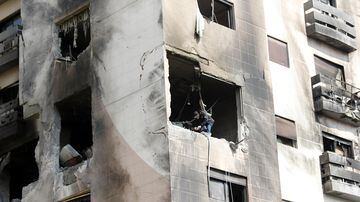 Edifício em Damasco, capital da Síria, atingido por míssil