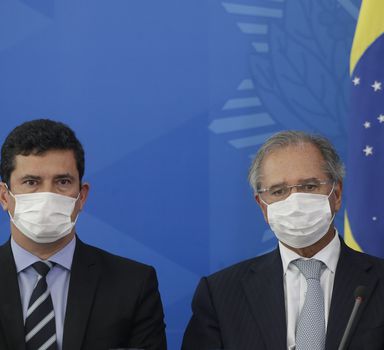 Sérgio Moro e Paulo Guedes em coletiva sobre as medidas contra o coronavírus