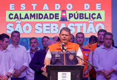 O governador Tarcísio de Freitas prometeu ações para evitar desastres no litoral paulista