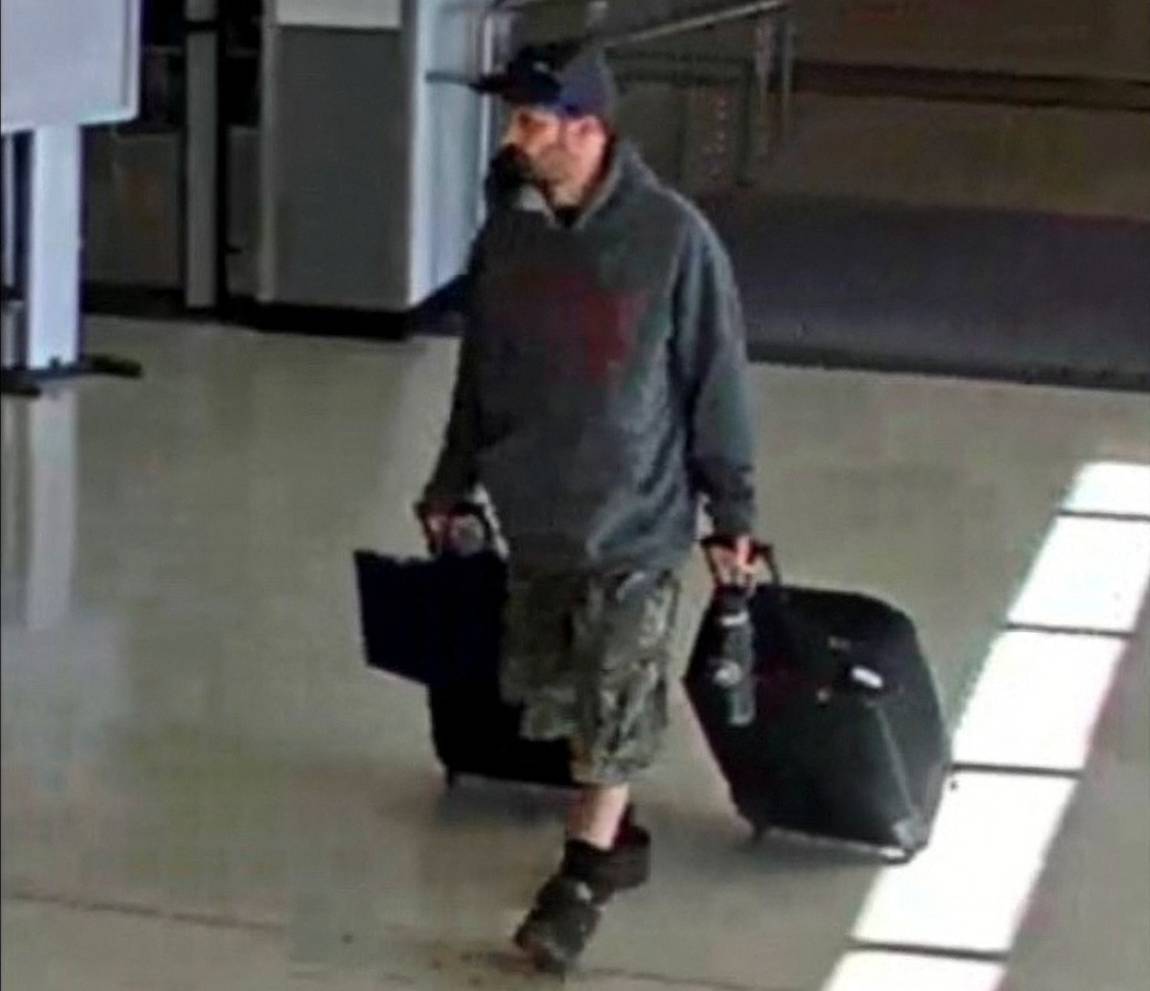 Man arrested for trying to board US airport with explosives