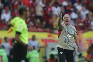 Dorival Junior reencontrou torcida do Flamengo no Maracanã no primeiro jogo da final da Copa do Brasil. 