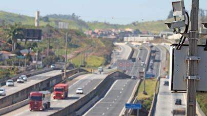 Radar de fiscalização na rodovia Raposo Tavares, que liga a capital com a divisa do Estado com o Mato Grosso do Sul Foto: Epitácio Pessoa/Estadão