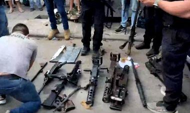 Polícia do Rio encontra 8 das 21 metralhadoras do Exército furtadas em São Paulo. Armas estavam na Gardênia Azul, na zona oeste da cidade