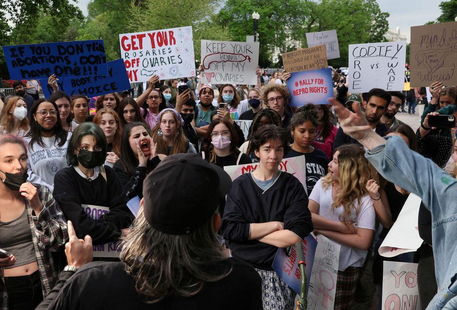 Mulheres protestam pelo direito ao aborto do lado de fora do prédio da Suprema Corte dos Estados Unidos, em Washington, dia 5 deste mês. Onda de protestos vai começar neste sábado, 14