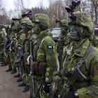 Soldados suecos durante sessão de treinamento em Estocolmo