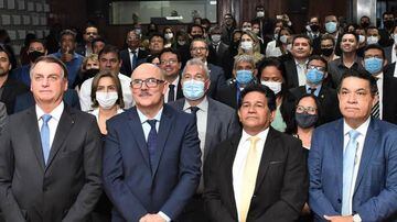 Com Bolsonaro, MEC apresentou ações para 2021 a prefeitos. O então ministro Milton Ribeiro aparece ao lado dos pastores Arilton Moura e Gilmar Santos. Foto: Catarina Chaves/MEC