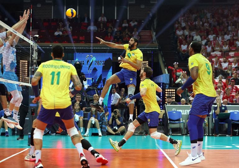 Seleção brasileira supera fantasma da disputa do terceiro lugar e fatura a medalha de bronze após bater a Eslovênia por 3 sets a 1. 