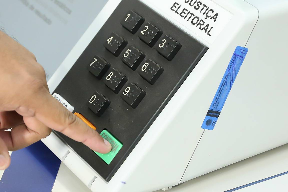 Ministro do TCU diz que sistema eleitoral é ‘sólido’ e ‘confiável’ em auditoria parcial das urnas