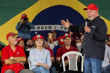 Ex-presidente Lula discursa durante reunião Movimento dos Trabalhadores Rurais Sem Terra (MST) em Março de 2022, em Londrina, no Paraná.