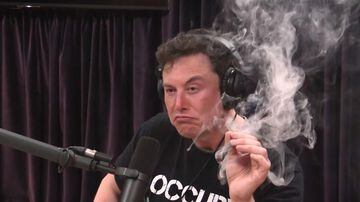 ECONOMIA NEGOCIOS MUSK Tesla Inc. CEO Elon Musk appeared to smoke marijuana during an interview on “The Joe Rogan Experience” podcast, sparking a range of reactions Friday on the internet. FOTO The Joe Rogan Experience. Foto: Reprodução/YouTube/PowerfulJRE