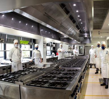 Voltado para o mercado profissional brasileiro, o curso Cordontec, da escola de culinária francesa Le Cordon Bleu, que tem unidades em São Paulo e no Rio de Janeiro.