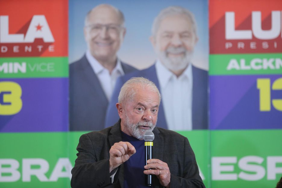 Lula mantém a liderança na nova pesquisa Ipec divulgada nesta segunda-feira, 10.